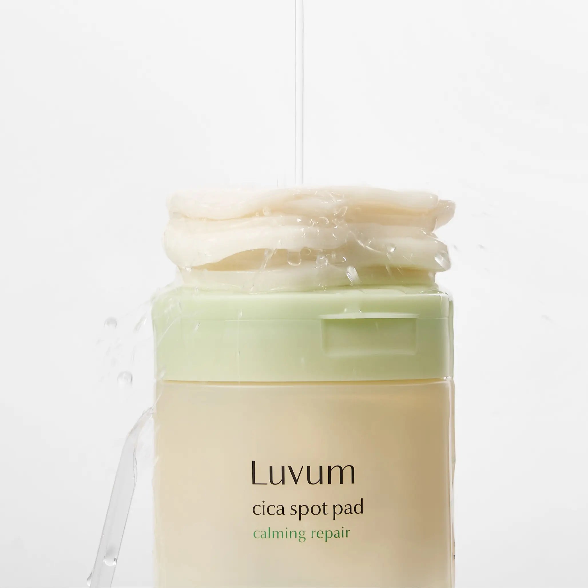 Заспокійливі педи з екстрактом центели азіатської та пантенолом Luvum Calming Repair Cica Spot Pad (60 шт.)-thumbmail-9