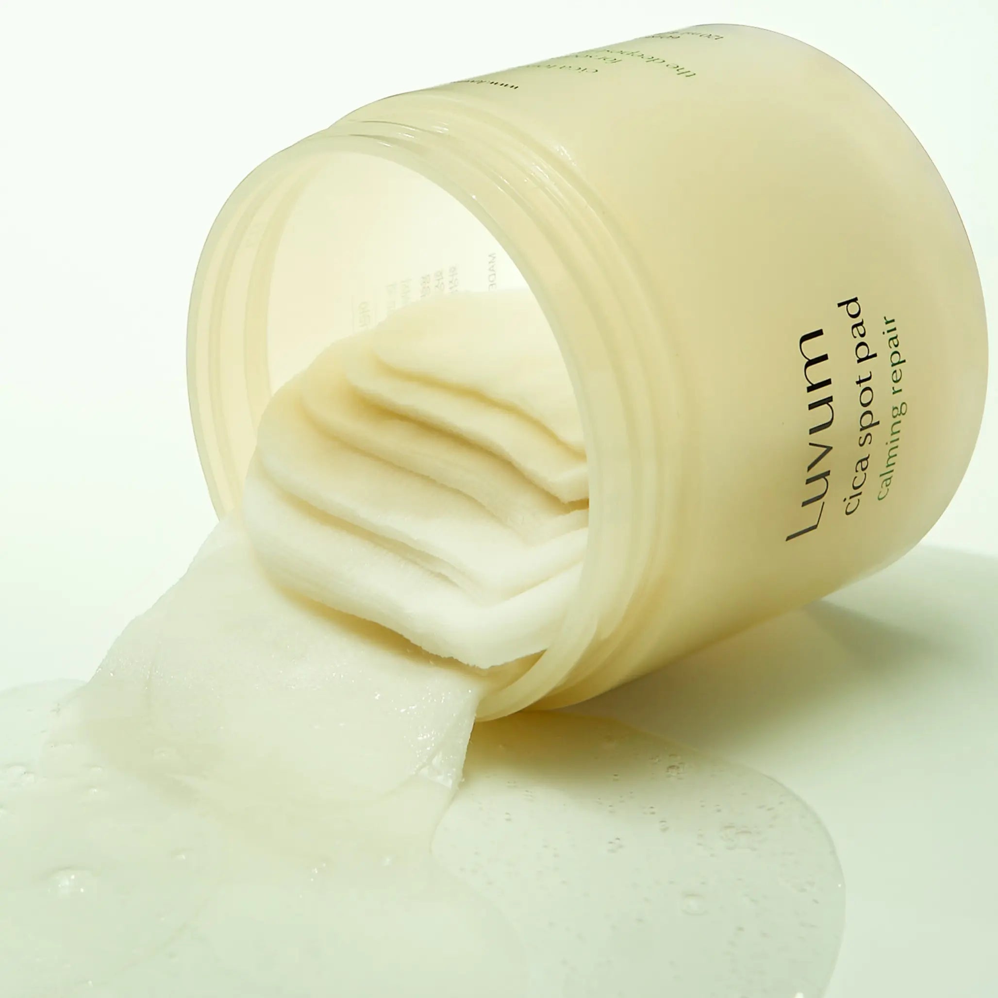 Заспокійливі педи з екстрактом центели азіатської та пантенолом Luvum Calming Repair Cica Spot Pad (60 шт.)-thumbmail-4