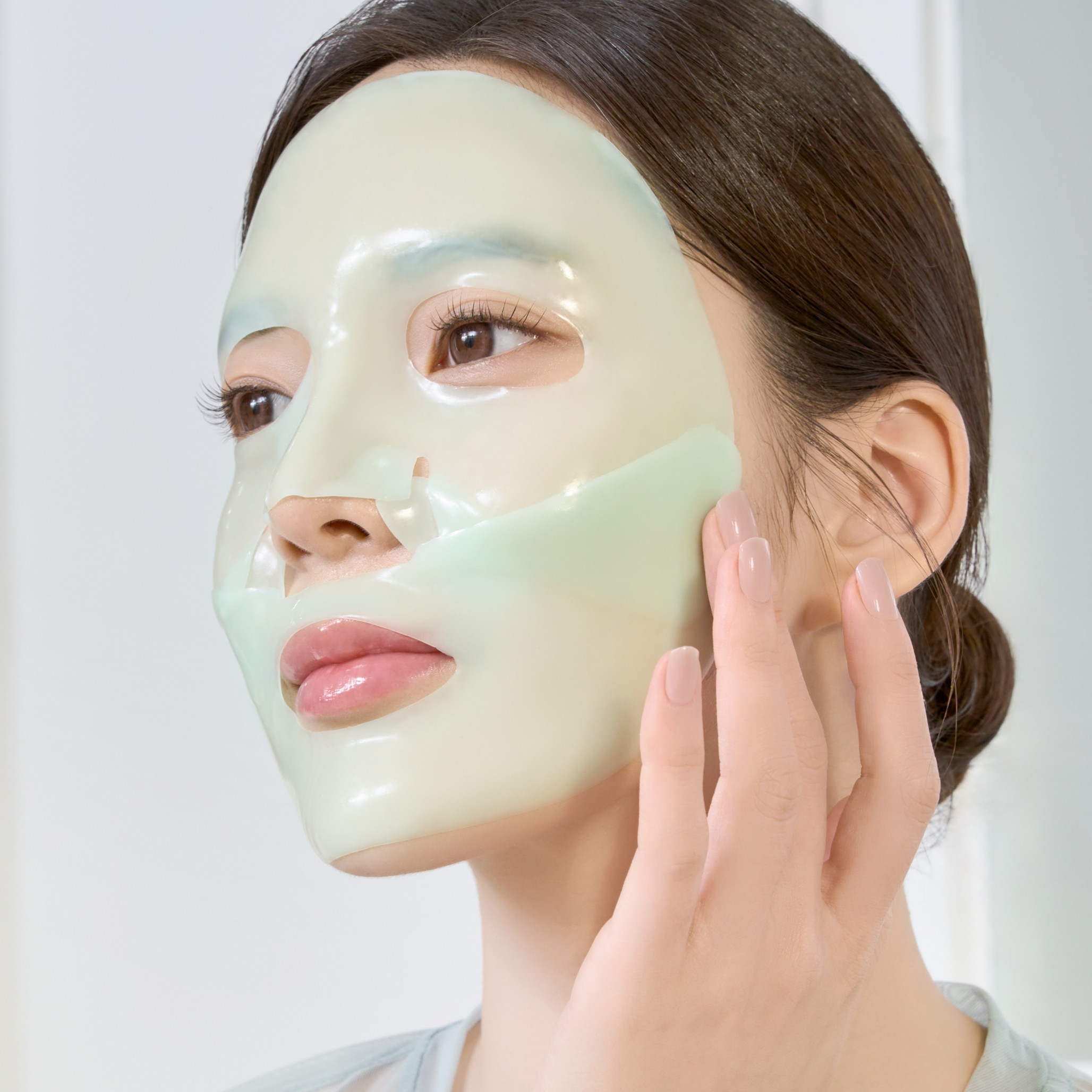 Освітлююча гелева маска для обличчя Luvum Green Citrus Vitamin C Gel Mask Plus