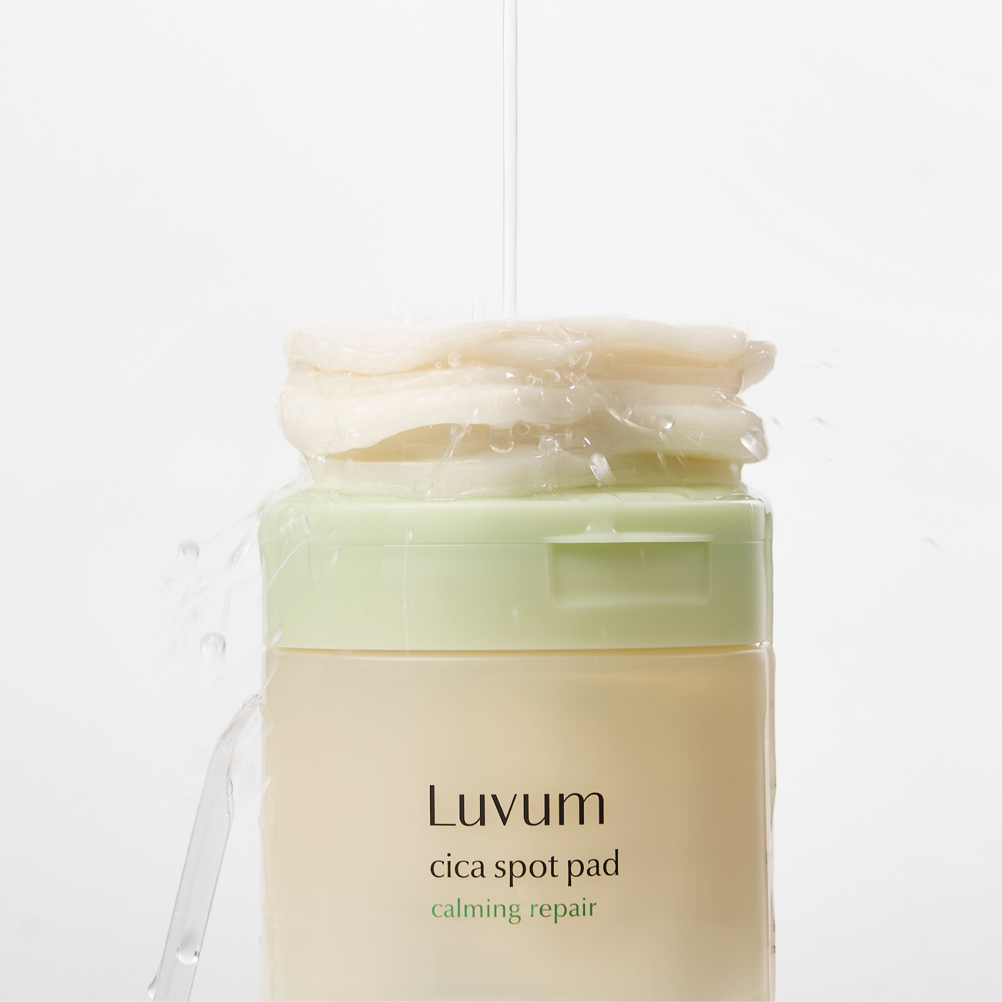 Заспокійливі педи для обличчя з екстрактом центели азіатської Luvum Calming Repair Cica Spot Pad 